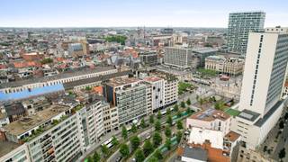Op de Antwerpse Leien, meerbepaald de Italiëlei bevindt zich op de gelijkvloerse verdieping van dit appartementsgebouw een niet-residentiële...