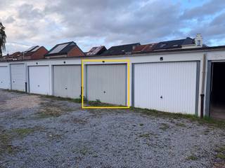 Afgesloten garagebox in een garagecomplex van 5 gebouwen.<br />Deze garagebox is momenteel verhuurd.