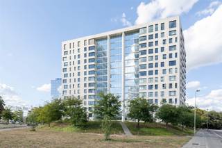 Ontdek dit verfijnde hoekappartement in de prestigieuze residentie Louise-Marie, een architecturaal baken aan het groene Hertogenpark in de...