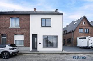 Droomt u van een woning die u volledig naar uw hand kunt zetten? Deze te renoveren woning nabij het centrum van Erembodegem biedt de...