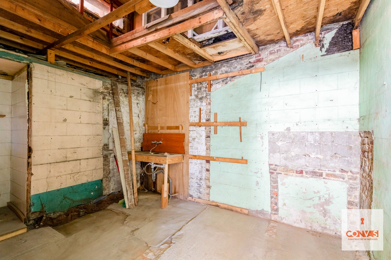 Te renoveren woning met veel potentieel - foto 5