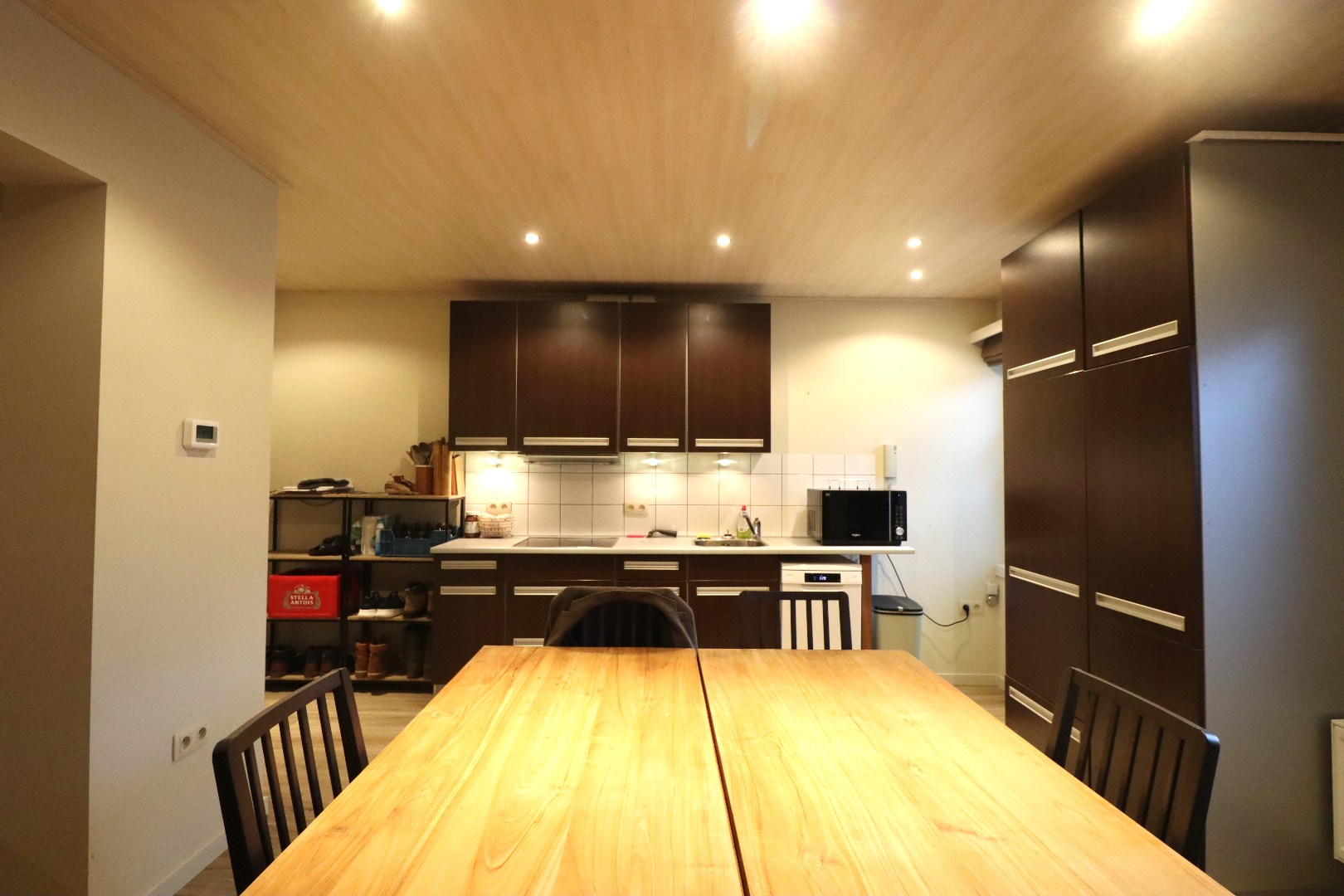 Ruim appartement met twee slaapkamers op de eerste verdieping, vlakbij het centrum van Temse - foto 4