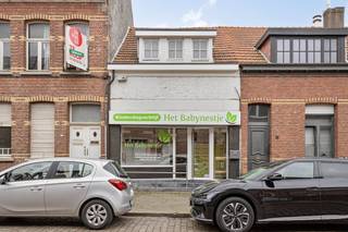 Indeling:- Gelijkvloers: ca. 110 m² open ruimte, naar wens in te richten- Ruime, vernieuwde open keuken- Praktische berging- Apart toilet- Vooraan...