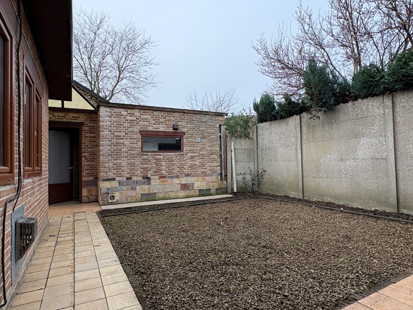 Verrassend aangename woning nabij het centrum van Kuurne met tuin en garage. - foto 3