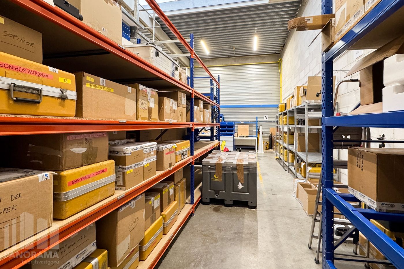 344 m² Kantoren met 250 m² magazijn, 60 m² mezzanine en 15 parkeerplaatsen te koop, visibiliteit van Pontbeeklaan! - foto 5