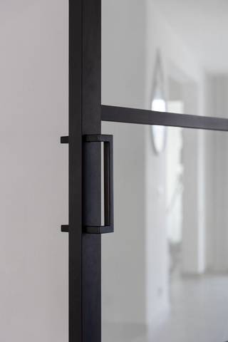 Deze instapklare en energiezuinige woning combineert modern comfort met een warme, smaakvolle uitstraling.De royale inkomhal verwelkomt je in in je...