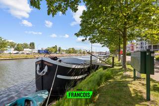 Langs de sfeervolle Kolenkaai in Brugge ligt deze volledig gerenoveerde en perfect onderhouden woonboot met vaste ligplaats. De woonboot is recent...