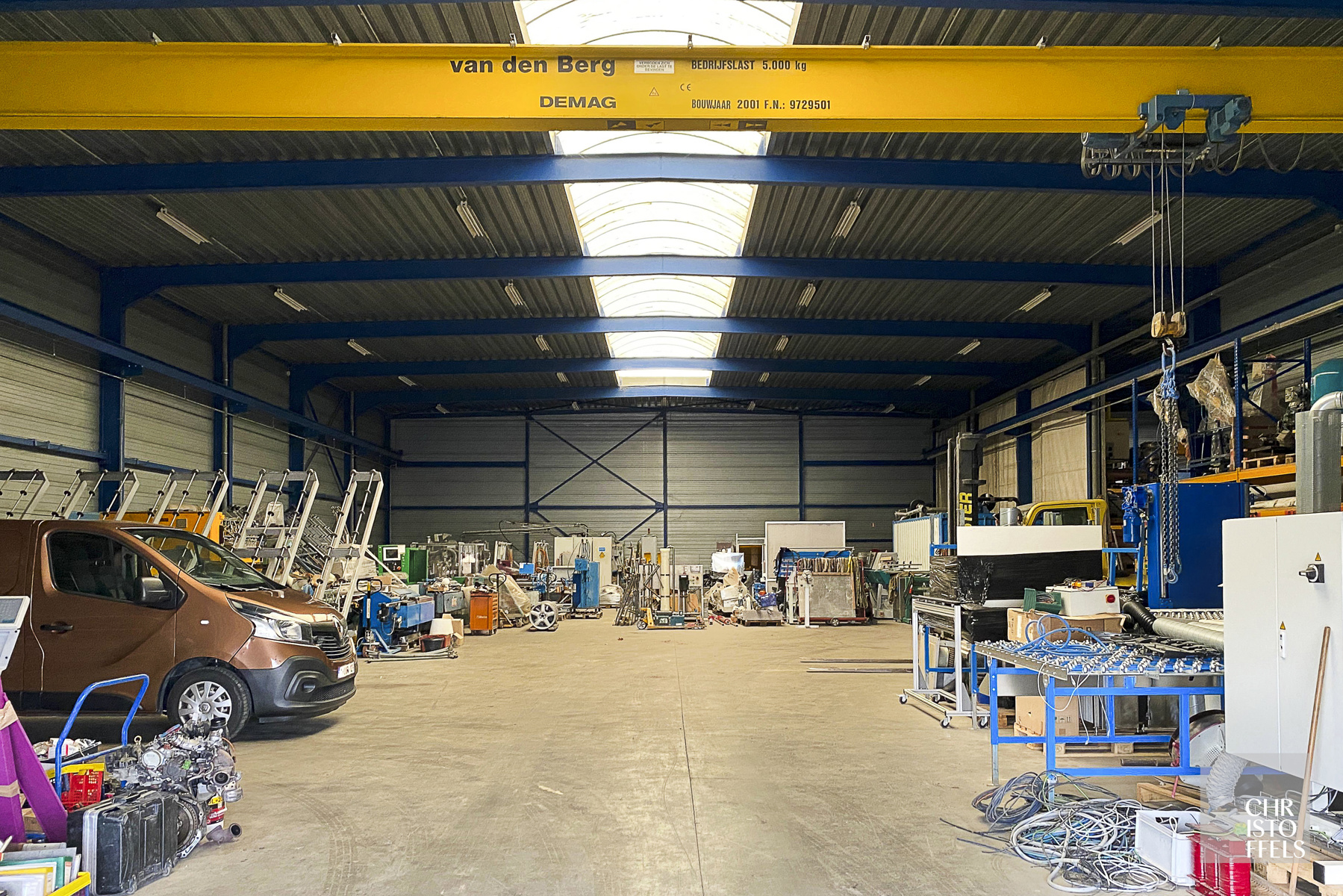 Functioneel bedrijfsgebouw op 4.445m² met magazijn/werkplaats (1.231 m²) en kantoorruimtes (197 m²) nabij de E314 - foto 2