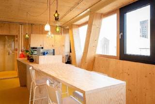 Dit kantoorgebouw is een bio-ecologisch passief pand in houtmassiefbouw, waar kantoren en activiteiten van verschillende organisaties...