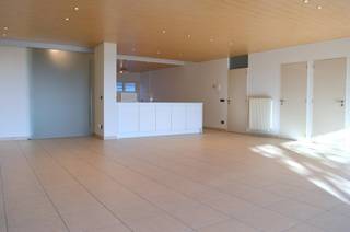 Dit appartement bevindt zich nabij het centrum van Bellegem en geniet daarenboven een uiterst vlotte bereikbaarheid.Binnenkomen in de inkomhal met...