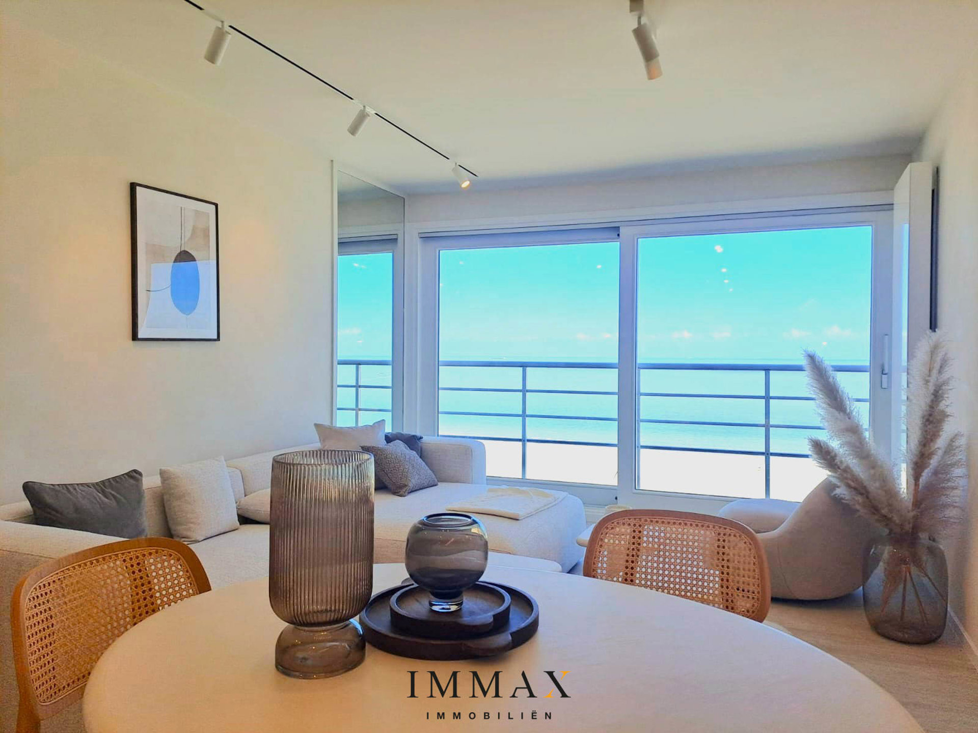 Mooi gerenoveerd appartement met frontaal zeezicht - foto 1