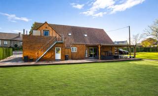 ZAT 4/4 — BEZOEKDAG OP AFSPRAAK 0488 85 81 84 In het landelijke Roborst, een deelgemeente van Zwalm in de prachtige Vlaamse Ardennen, bevindt...