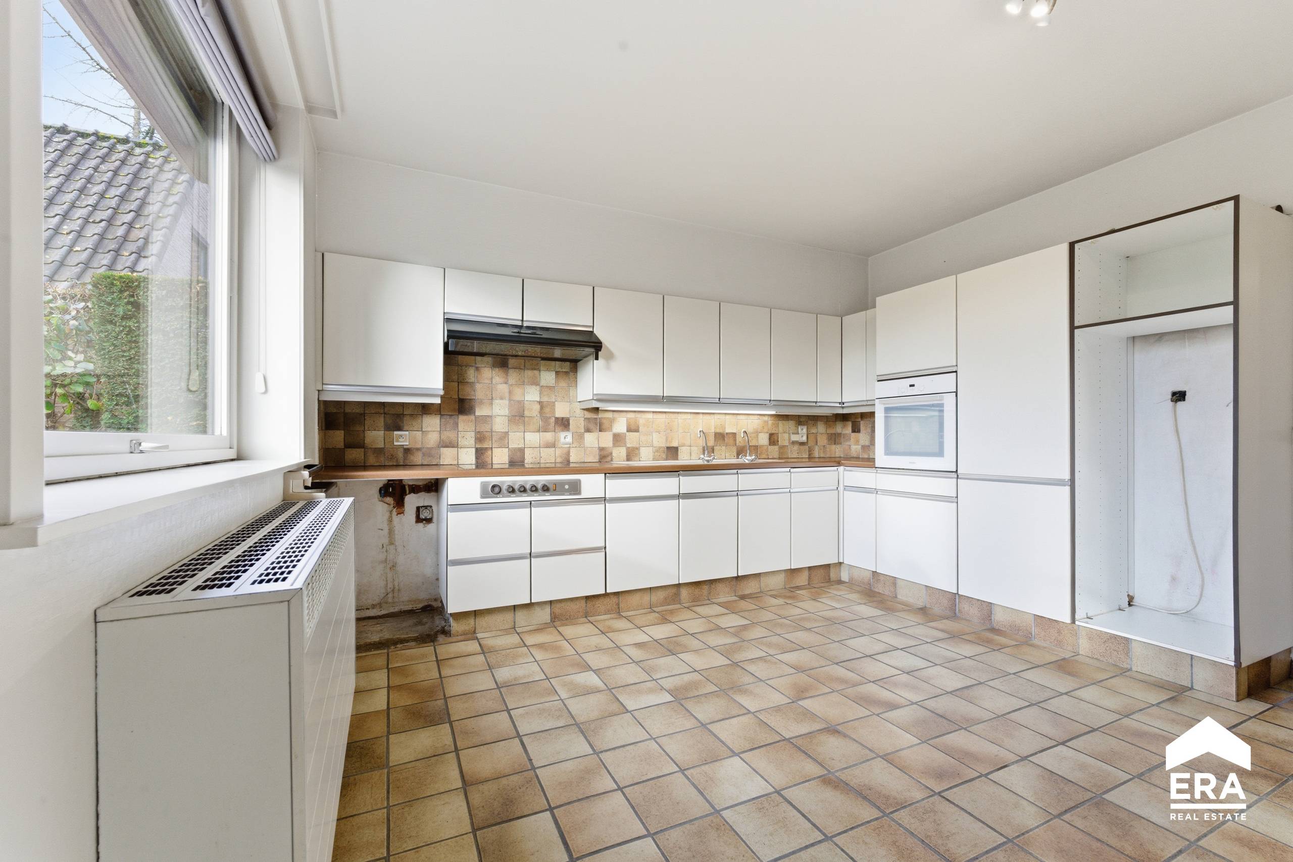 Karaktervolle villa te koop met ruime garage en tuin - foto 4