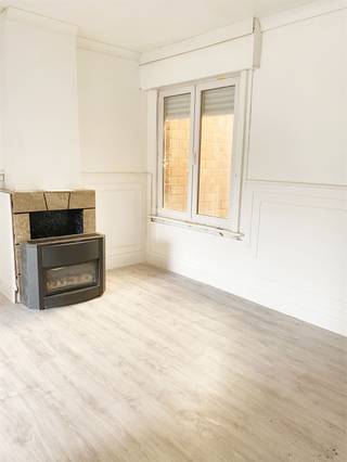 Starterswoning in een rustige omgeving. De indeling van de woning omvat een aparte ingang, een woonkamer, een keuken, een veranda en een apart...