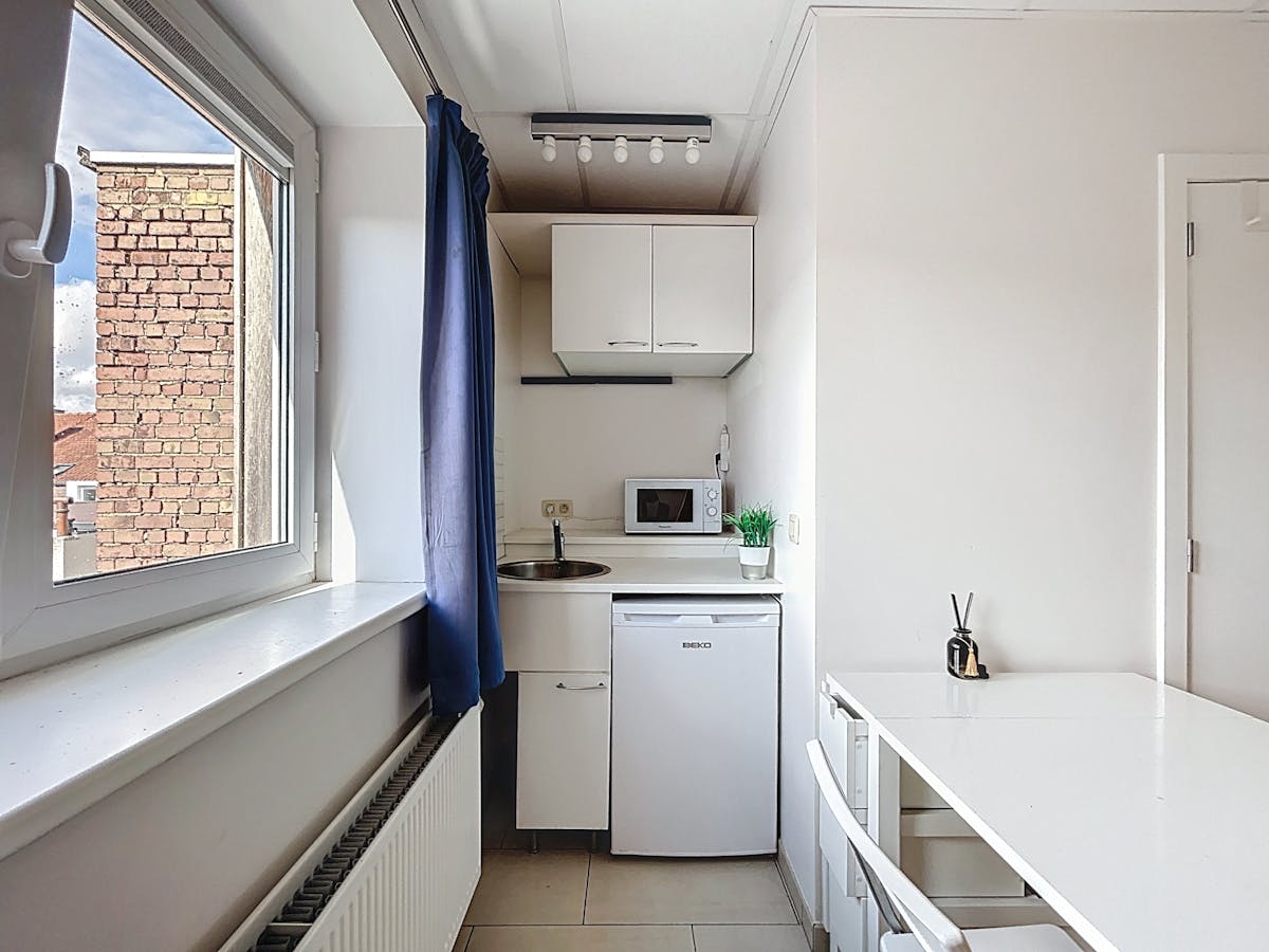 Furnished student room for rent in Kortrijk - photo 4