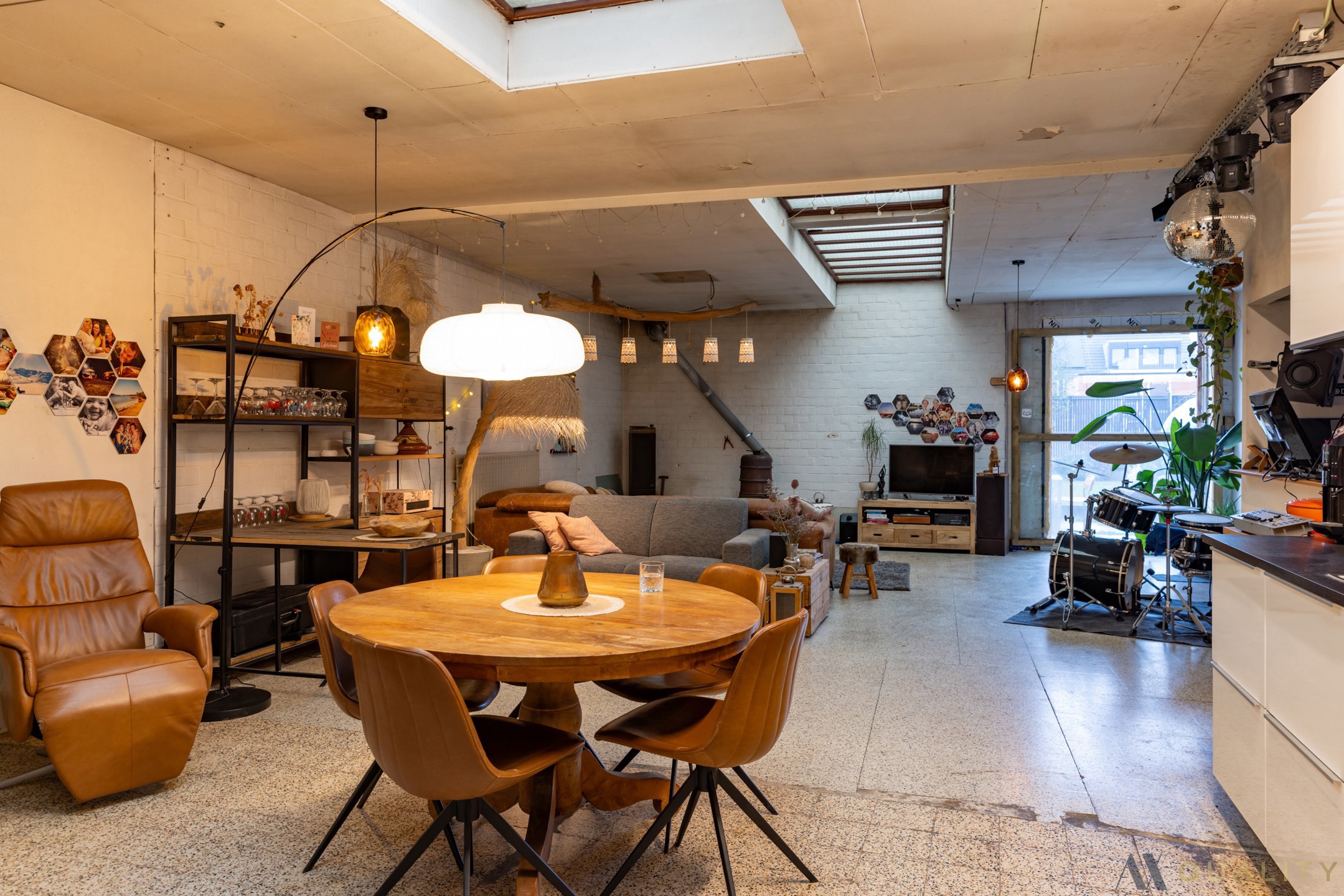 Ruime woning met tal van mogelijkheden en ruime garage  - foto 4