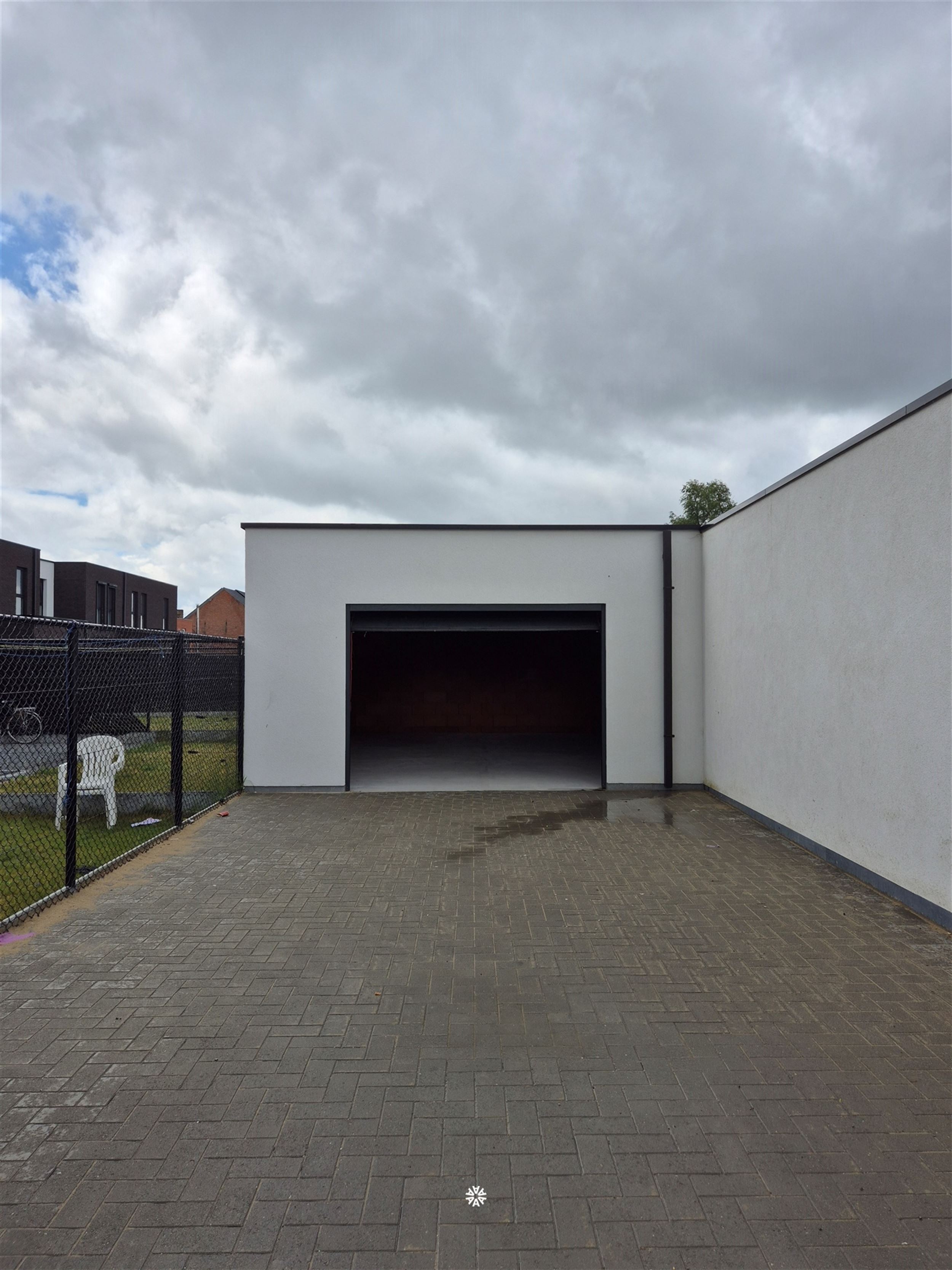 Ruime nieuwbouw garage (40m²) te huur in Lokeren - foto 3