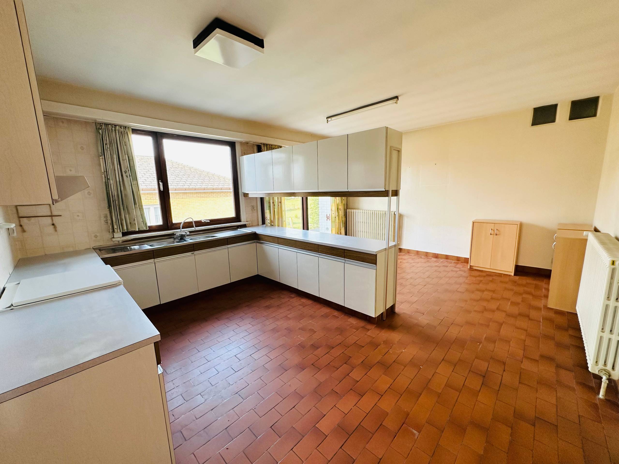 Ruime villa met 4 slaapkamers + garage op 1089 m² - foto 5