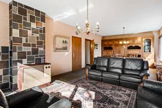 Deze te renoveren laagbouwwoning met enorm veel potentieel ligt op het einde van de doodlopende Heideroosstraat.De woning is te betreden via de inkom...