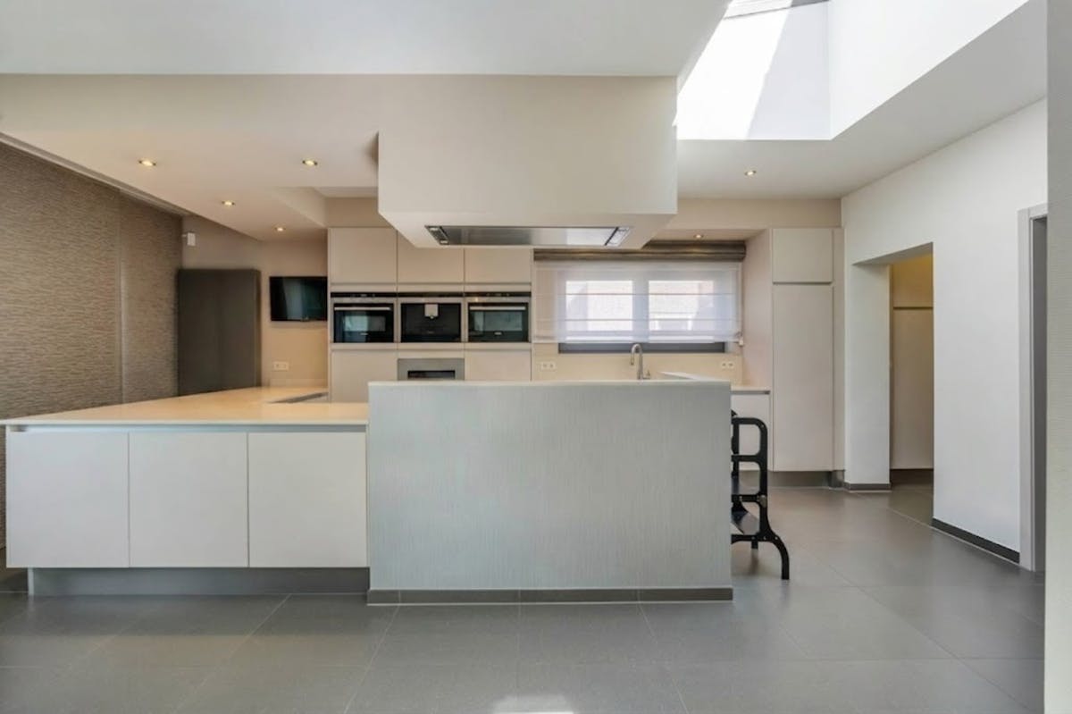 Gerenoveerde woning met praktijkruimte en 4 slaapkamers centrum Diepenbeek - foto 4
