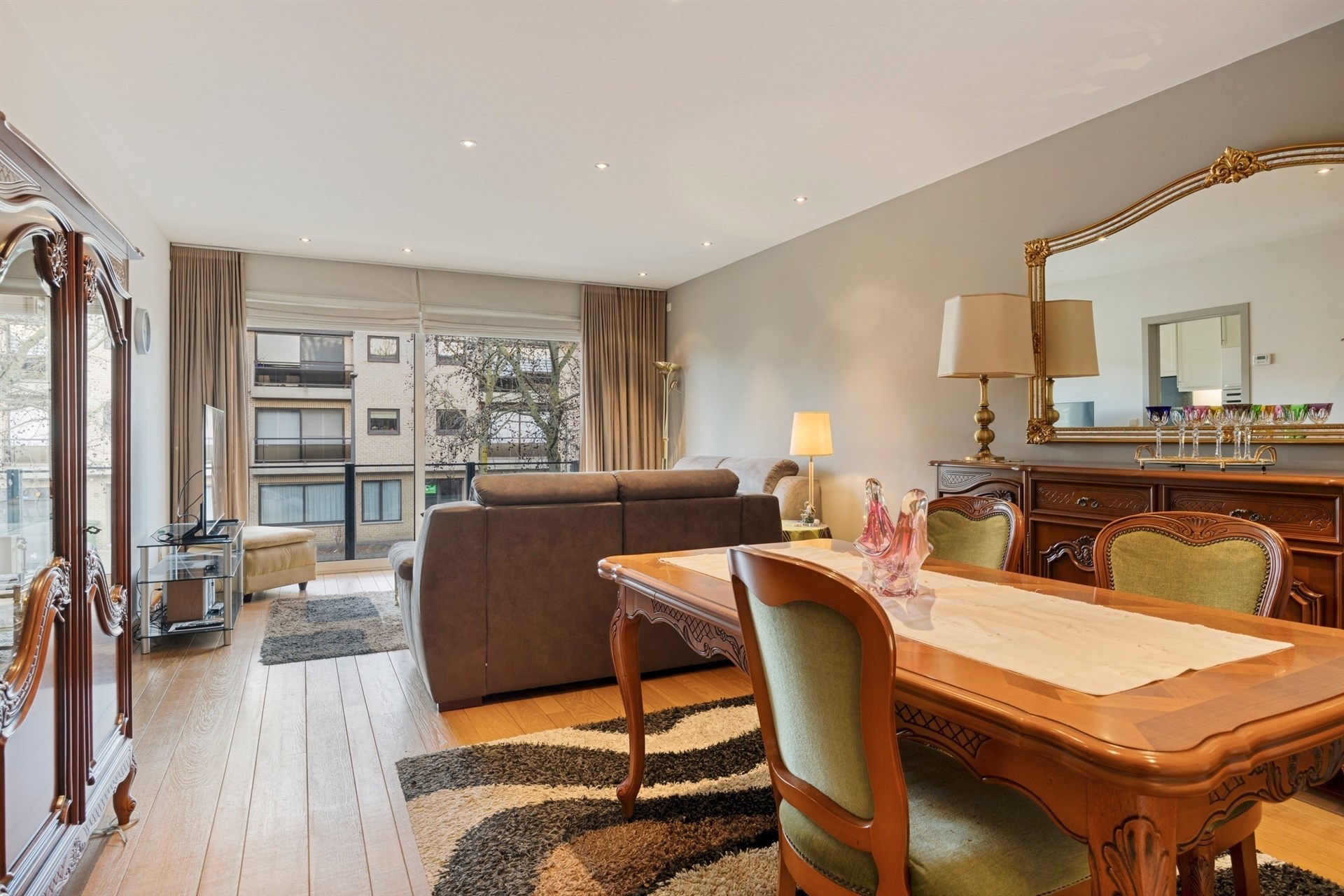 Uitstekend gelegen 3 slaapkamerappartement met 2 autostaanplaatsen (105m²) - foto 1