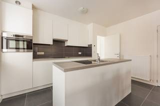 Modern appartement op de eerste verdieping met 2 slaapkamers, aparte bureauruimte, ruim terras en inpandige garage met berging (verplicht bij aan...