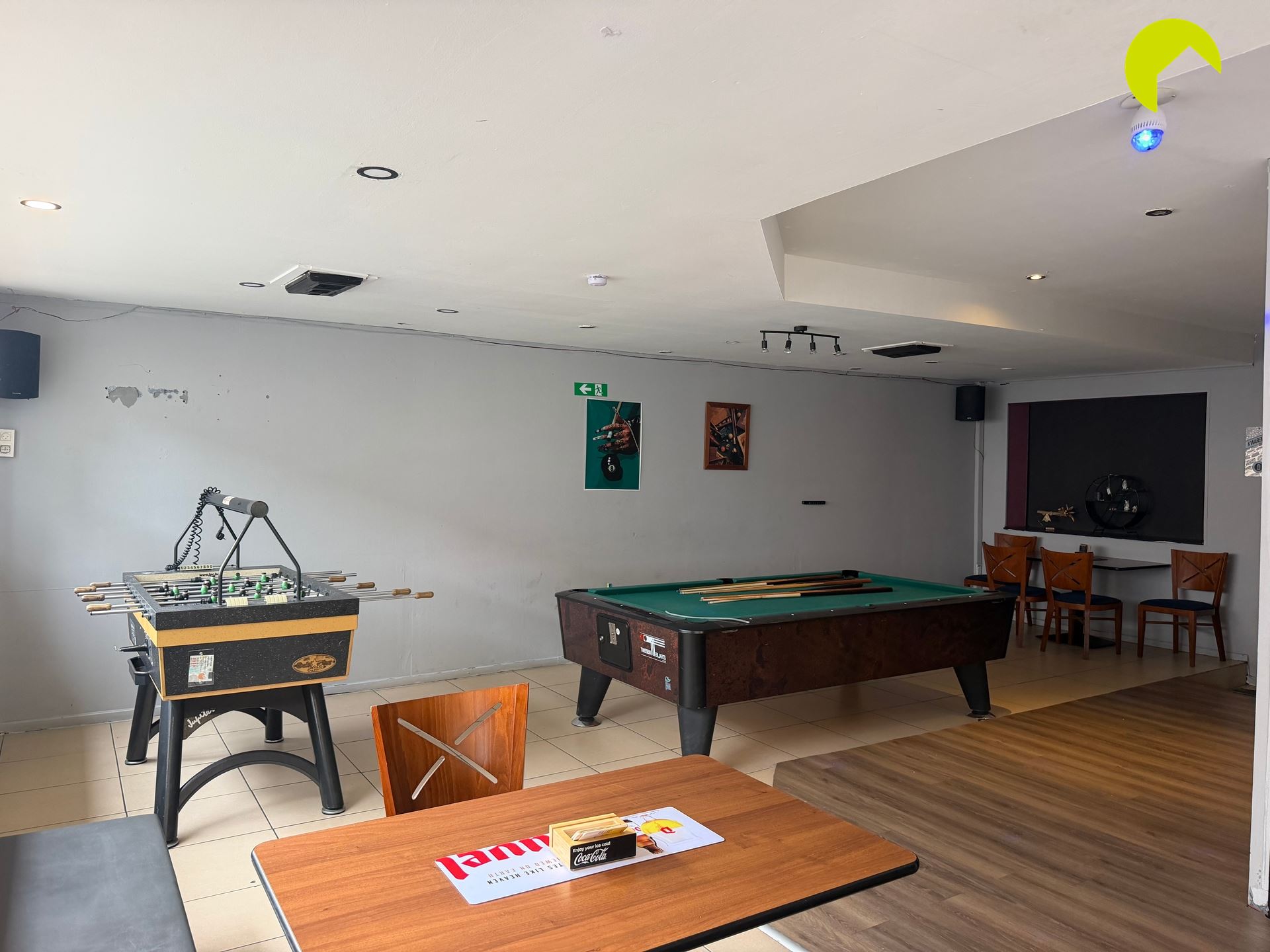 Horecapand met café en polyvalente zaal op een uitstekende hoeklocatie! - foto 5