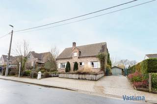 Deze charmante open bebouwing in het landelijke Baardegem verwelkomt u met een aangenaam gevoel van ruimte, rust en thuiskomen.  EPC label D –...