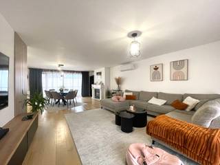 Te koop: ruime woning in het centrum van Rekkem, gelegen in een residentiële woonkern.Deze woning  biedt een comfortabele indeling met vier...