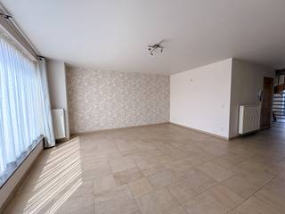 Appartement in het centrum van Veurne met 3 slaapkamers.Ruime living met veel lichtinval - een open ingerichte keuken met zicht op het terras - apart...