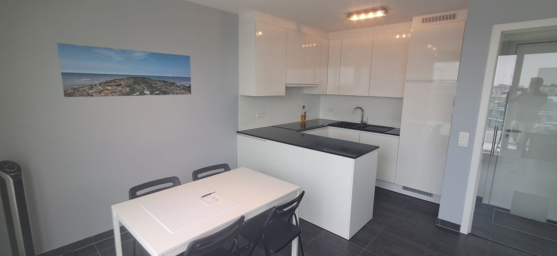 PRACHTIG NIEUWBOUWAPPARTEMENT TE HUUR OP 100 M. VAN DE ZEEDIJK - foto 4