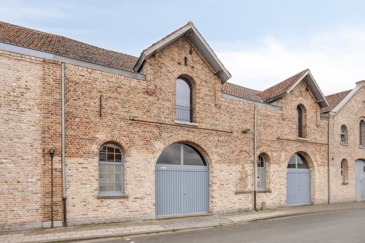 Unique office of approximately 330 m² for sale in Kortrijk - photo 2