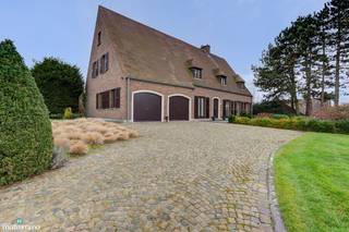 RIANTE VILLA MET CHARMANTE UITSTRALING ALS LANDHUIS OP ZEER RUIM PERCEEL IN WELLEN*** Bekijkt U deze woning via een aanverwante website? Surf dan...