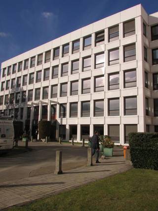 Des bureaux à louer au préstigieux Da Vinci Business Park, tout près du siège de l'OTAN. Espace ouverte, 2 salles de réunion et 8 bureaux...