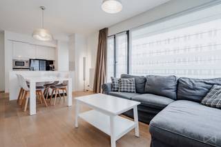 Mail : clara.ja@weinvest.be TEL : 0456 12 69 85We Invest biedt u exclusief dit prachtige gemeubileerd appartement met 2 slaapkamers aan, gelegen aan...
