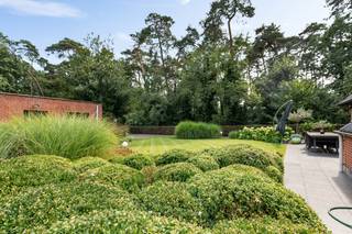 Droomt u van een instapklare woning die ruimte, gezelligheid en een groene omgeving combineert? Deze prachtige, steeds uitstekend...