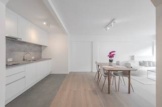 Discover this renovated two-bedroom apartment, located on the second floor of Residence Neptunus in the heart of Ostend. Thanks to its...