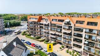 Ruim en zonnig appartement gelegen in een rustige straat vlak aan zee en op wandelstand van de winkels en het openbaar vervoer. Verzorgde en...