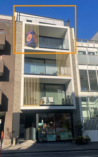 Ontdek de unieke kans om jouw droomappartement te creëren in het bruisende centrum van Zottegem! Dit ruime casco duplex appartement biedt maar...