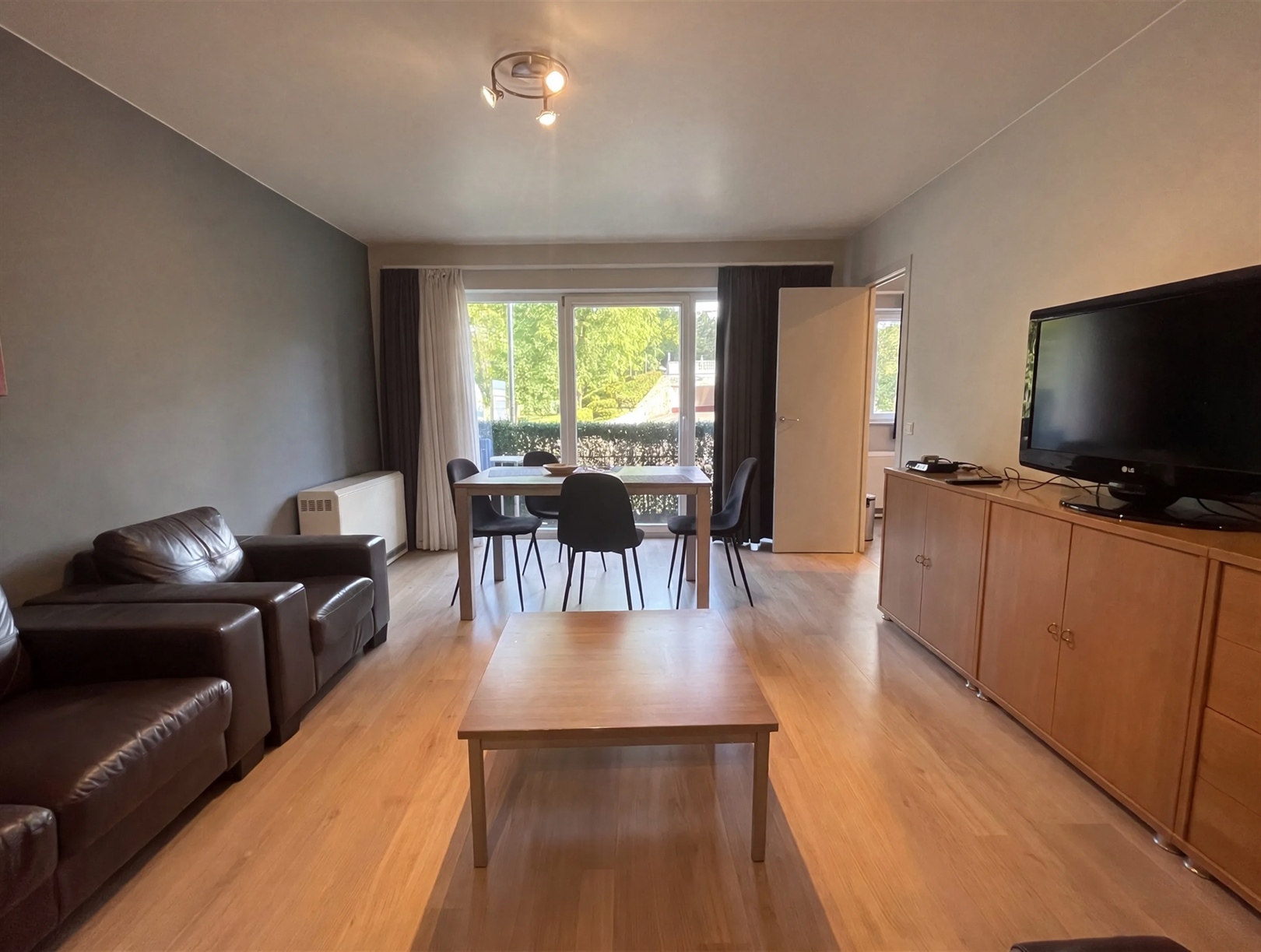 Gemeubeld appt met 2 slpkmrs, 2 terrassen en staanplaats! - foto 4