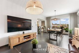 Voor meer info en foto’s, surf naar www.swevers.be – Dit instapklare appartement van 78 m² ligt op de eerste verdieping van een kleinschalig...