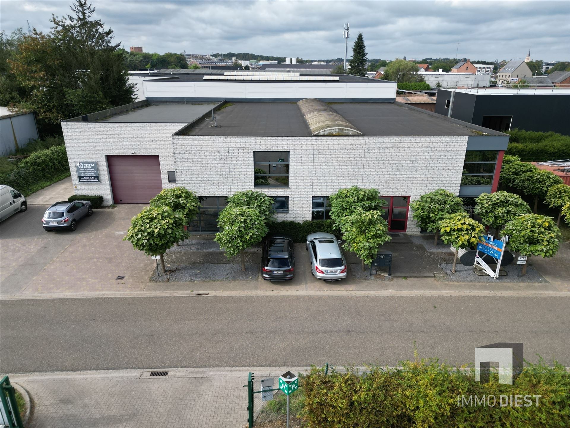 Opgesplitst kantoorgebouw gelegen op het industrieterrein van Tessenderlo - foto 2