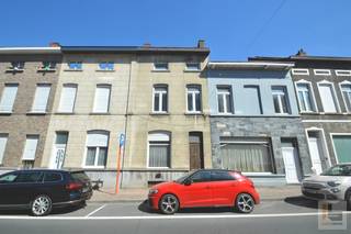 Bent u op zoek naar een centraal gelegen opbrengsteigendom, waar u meerdere woonunits kunt creëren en u instaat voor de nodige renovatie/opbouw, dan is dit uw bouwproject. Beide eigendommen hebben samen een gevelbreedte op de Zuidstraat gelijk aan 12m, bestaan uit 3 bouwlagen en beschikken over een uitweg op de Olifantstraat (met straatbreedte gelijk aan 6m). Totale grondoppervlakte gelijk aan 3a 20ca en tevens volledig gelegen in bouwzone. Voor meer informatie en/of bezichtiging, contacteer IMMOBOSS: 0472 93 98 79 of tom@immoboss.be (idem mogelijkheid tot apart aankopen nr. 46 of nr. 48)