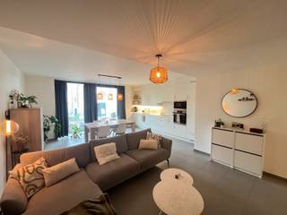 Bent u op zoek naar een knus appartement in het hart van Olsene?Dit charmante 2-slaapkamers appartement biedt een ideale woonruimte voor een...