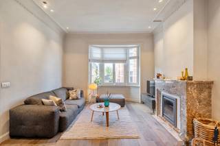 LUXUEUS GERENOVEERD APPARTEMENT MET TERRAS – WIJK COGELS-OSYLEI, ANTWERPENOp een absolute toplocatie in de prestigieuze wijk van de Cogels-Osylei...