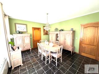 Deze prachtige, instapklare woning, is gelegen in het centrum van Borgloon. Hier woont u op wandelafstand van scholen, winkels en alle...