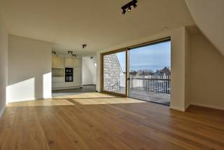 Recent afgewerkt appartement met 2 slaapkamers te Oostduinkerke Dorp (100m²). Het appartement bevat een inkomhall, lichtrijke leefruimte met...