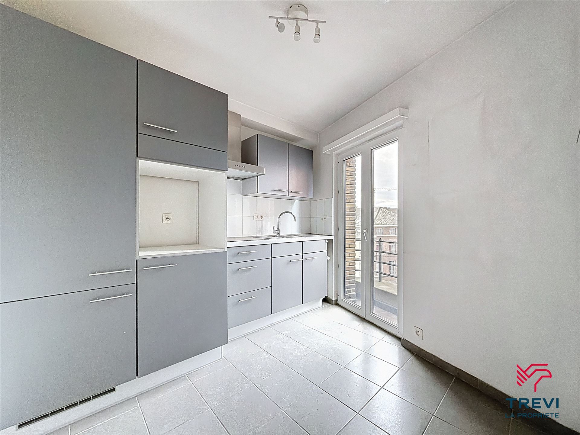 Appartement te huur in Charleroi met 1 slaapkamer - foto 3