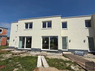 In het project De Strandloper in Bredene aan Zee bieden wij een comfortabele en instapklare vakantiewoning te koop aan. Deze woning combineert...