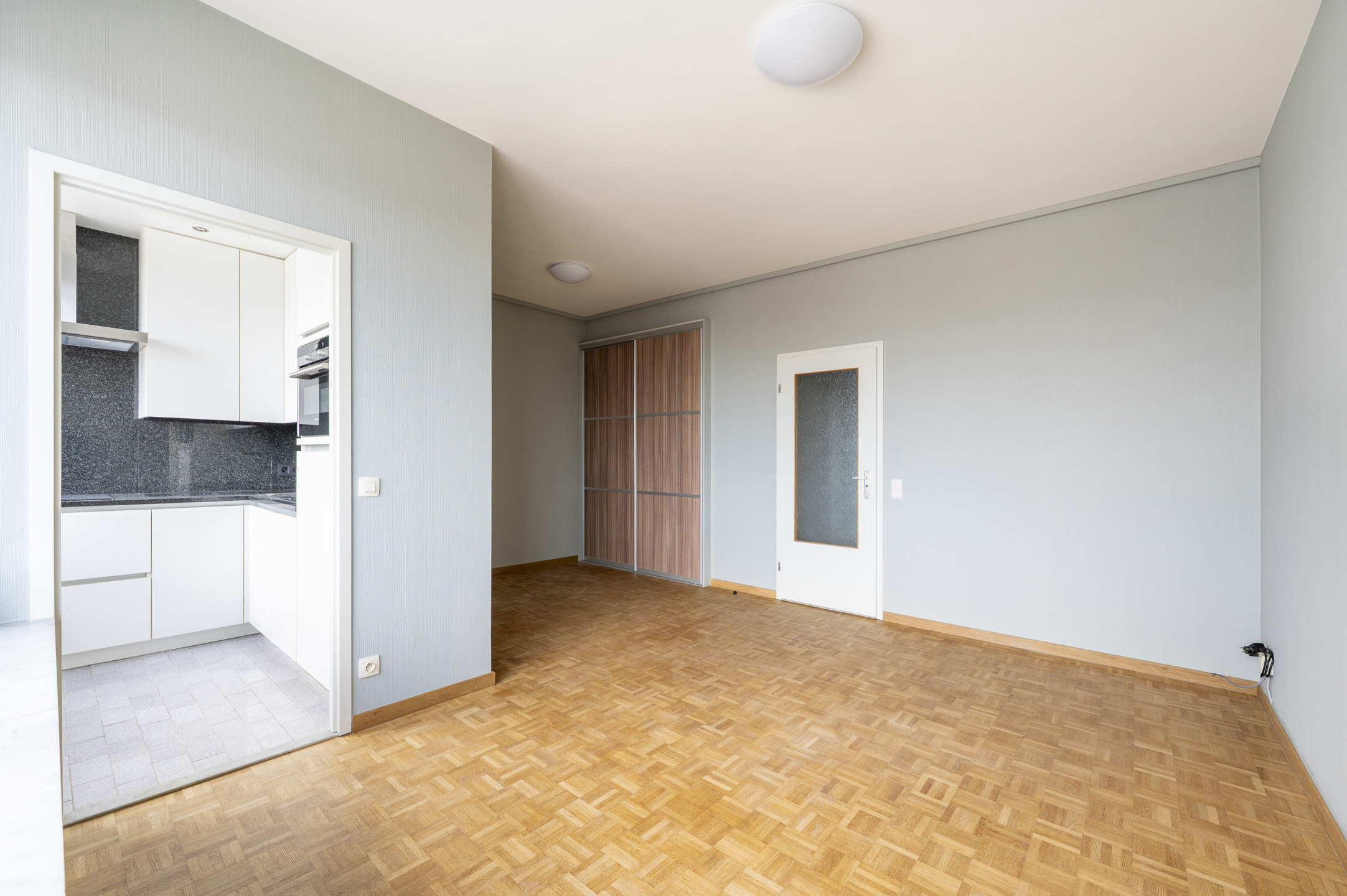 Instapklare studio met uitzicht &amp; balkon in centrum - foto 4